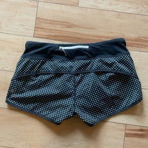 Lululemon Hotty Hot 2.5" Low-Rise shorts